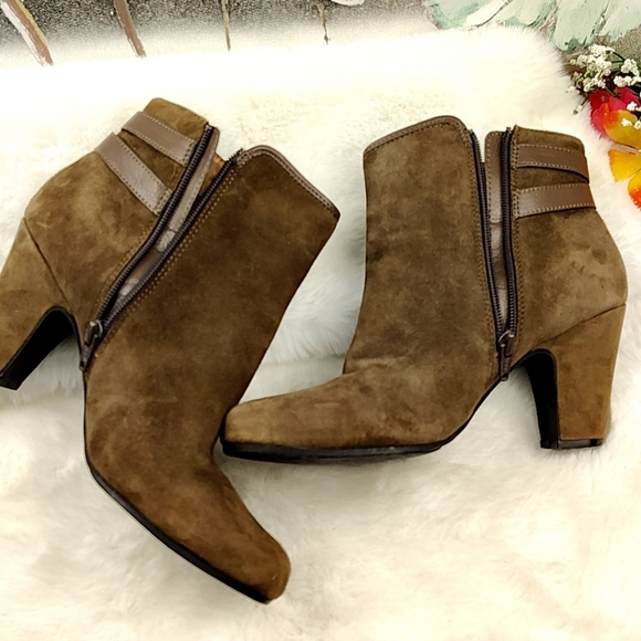 Sofft Leather Ankle Bootie With Side Zip Size 9 - Picture 9 of 14